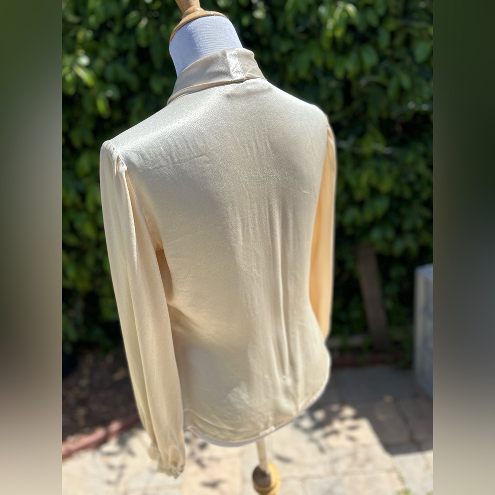 1970s LEE JORDAN NEW YORK vintage pussywillow tie ribbon cream satin blouse - Picture 4 of 7